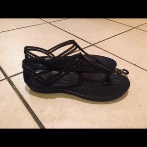 Women’s 8 Black Crocs Isabella T-Strap Sandals